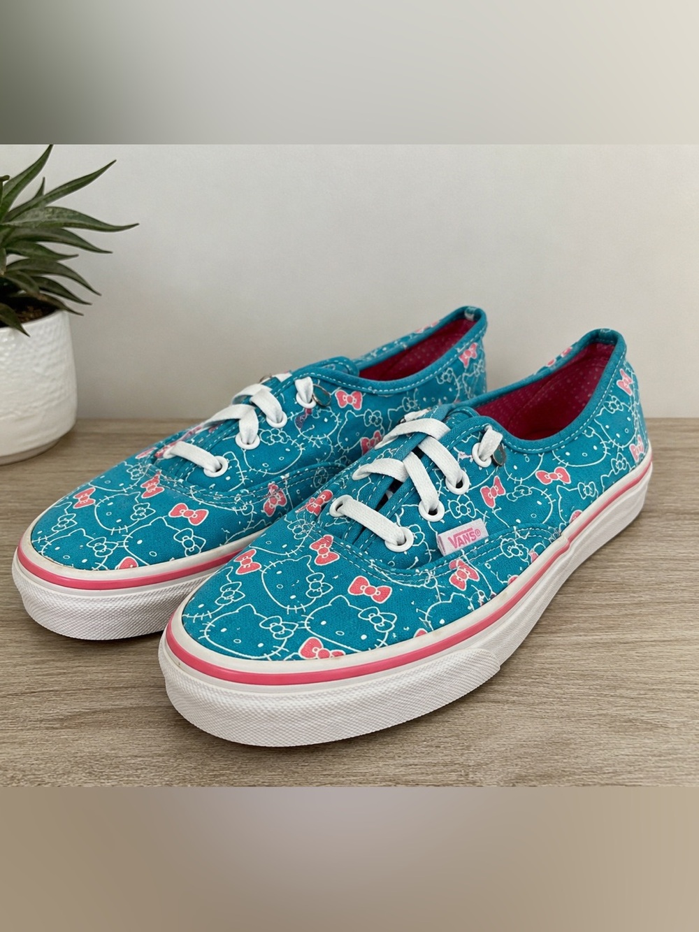 Vans x Hello Kitty Authentic Sneakers Women’s 6.5 Blue Pink Canvas Shoes - Picture 2 of 8